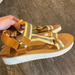 Women’s platform sandals